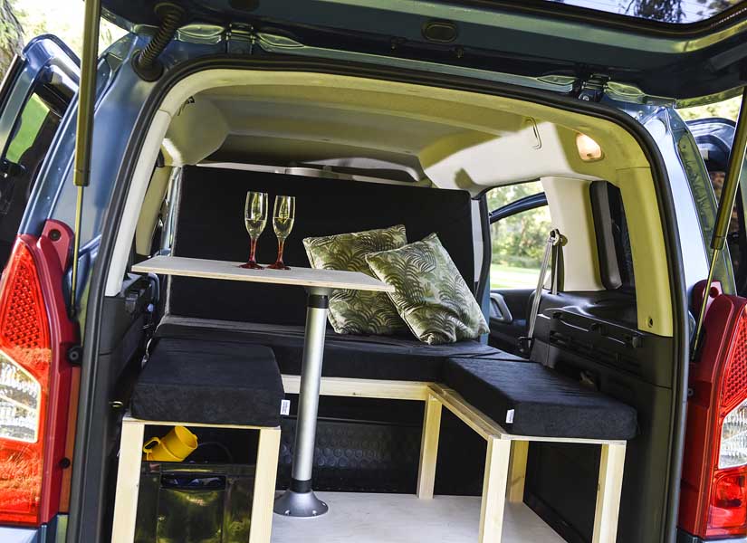 The camper van conversion module can be configured as a seating area for relaxation or mobile office work inside your VW Caddy Life.