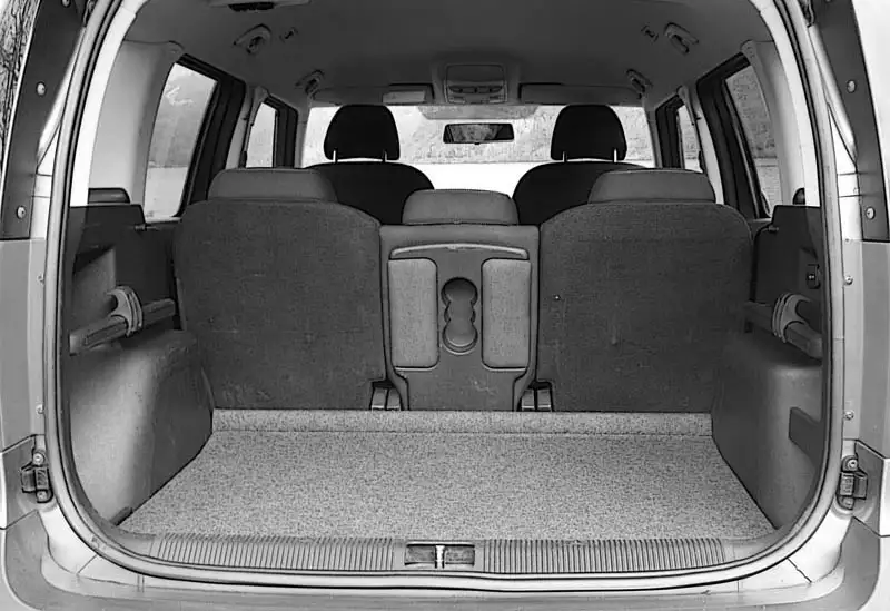 Skoda Yeti Low Boot Floor Skoda Yeti with spare wheel kit fitted.
